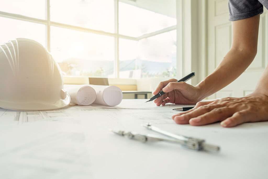 Hands of Engineer working on blueprint,Construction concept. Eng réalisation d'architecture d'intérieur à Metz: Salon moderne ouvert sur terrasse